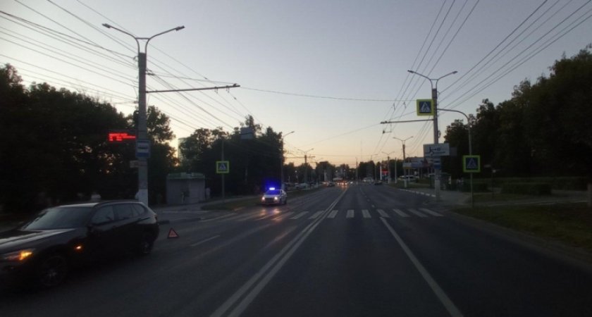 В Чебоксарах автоледи сбила самокатчика на пешеходном переходе