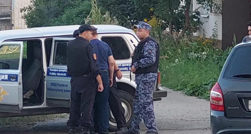 Фото к статье: В Кугесях мужчина в очередной раз "заминировал" свою квартиру