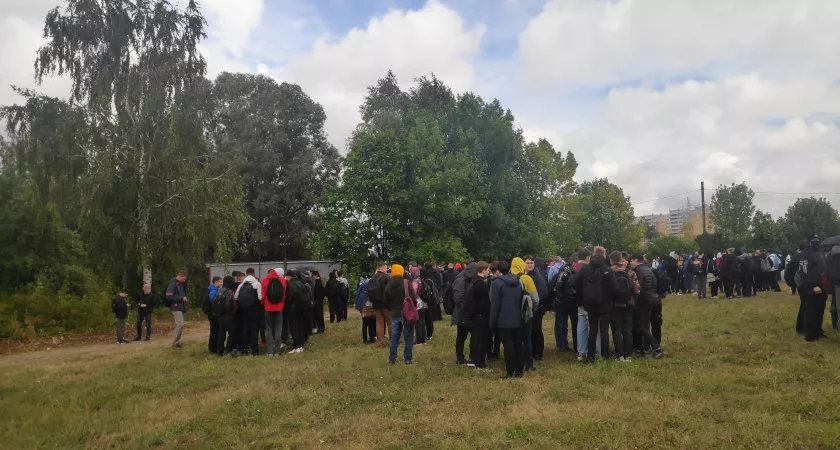 Фото к статье: В чебоксарском колледже прервали занятия и эвакуировали всех студентов