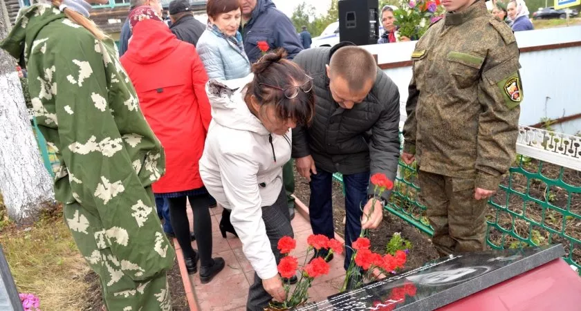 Фото к статье: В Чувашии открыли памятную доску в честь погибшего на Украине