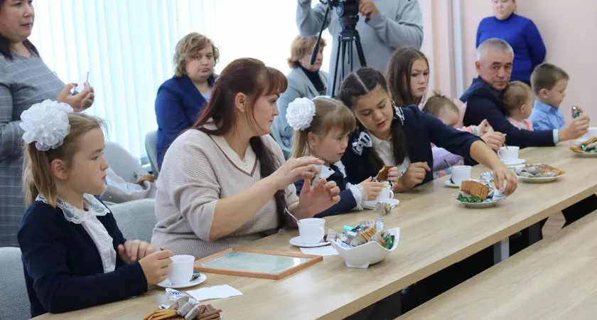 Фото к статье: Первые многодетные семьи в Чувашии получили жилищный сертификат