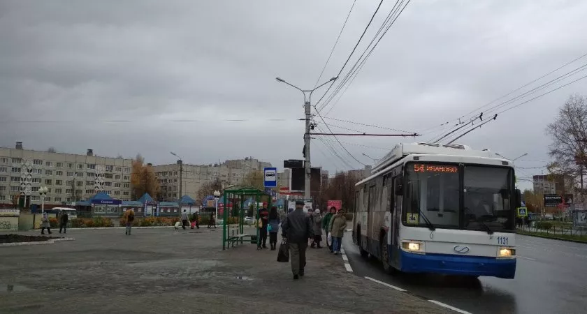 Фото к статье: Россияне в сентябре оплачивают рекордное количество поездок в транспорте банковской картой