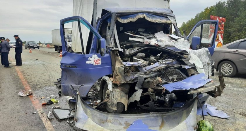 В Чувашии в массовом ДТП с участием грузовиков погиб мужчина: трое пострадали
