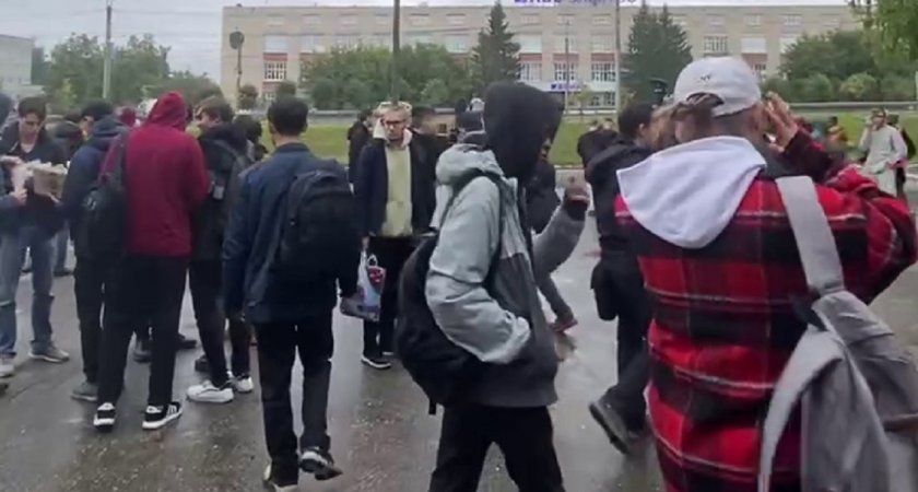 В Чебоксарском колледже под звуки сирен эвакуировали людей