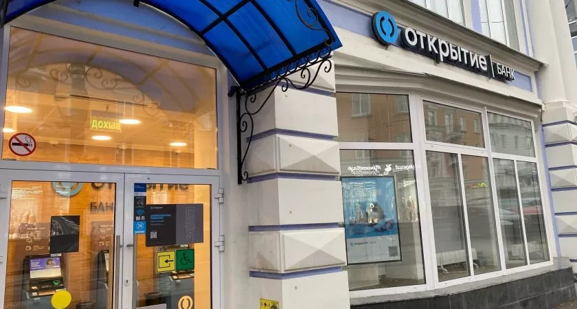 Фото к статье: Клиенты банка «Открытие» смогут вносить в АДМ новые сторублевые банкноты