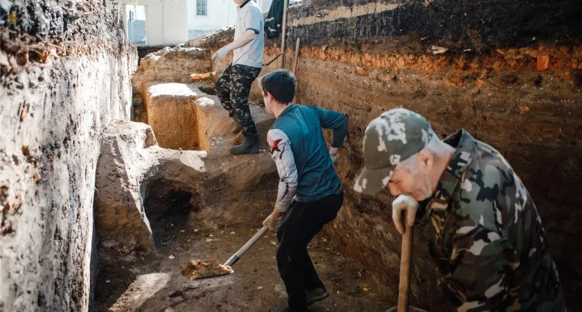 Фото к статье: В Чебоксарах ищут исторические ценности вокруг здания горбольницы