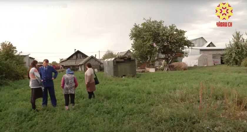 Фото к статье: Жителей чувашской деревни возмутило, что чиновница пробурила скважину в своем огороде