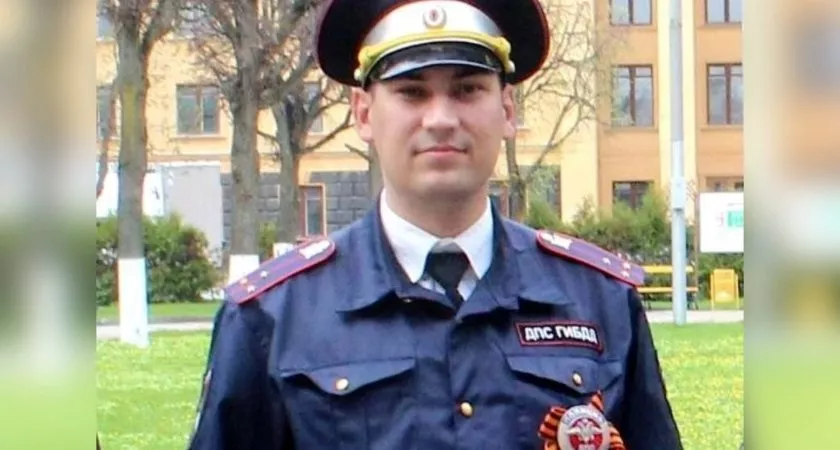 Фото к статье: В Чебоксарах сотрудник ГИБДД помог пенсионерке попасть на поезд
