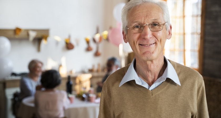 С заботой о клиентах: Сбер поздравляет жителей Чувашии с Днем пожилого человека