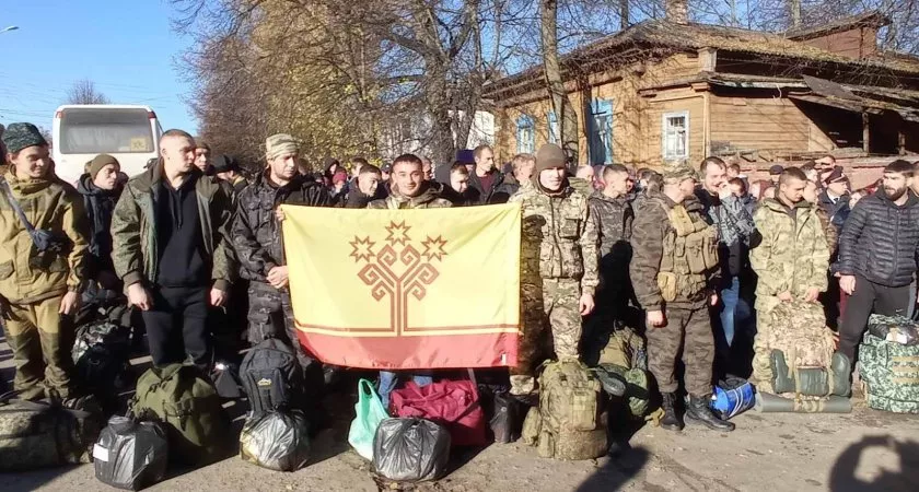 Фото к статье: В Красночетайском районе под музыку и аплодисменты проводили мобилизованных мужчин