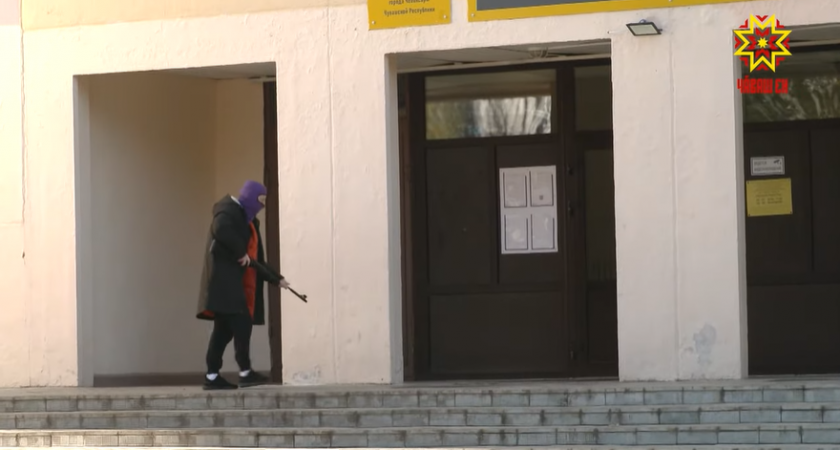Чебоксарскую школу испытали на случай нападения террориста