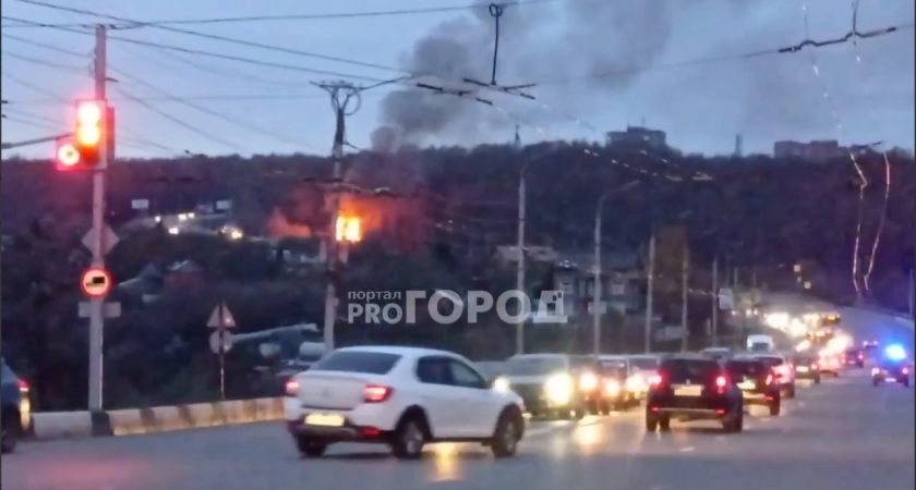 В Чебоксарах загорелась дача рядом с госпиталем ветеранов