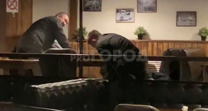 Избитый охранниками в чебоксарском кафе мужчина прошел медэкспертизу
