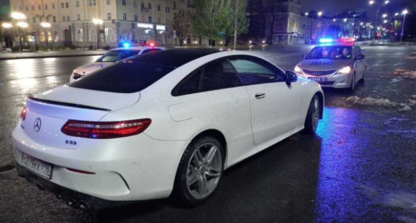 В Чебоксарах задержали неадекватного водителя элитного Mercedes-Benz E53