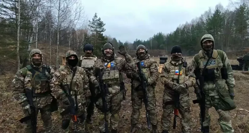 Фото к статье: Военные из Чувашии под звуки стрельбы передали привет землякам: "Настрой у нас боевой"