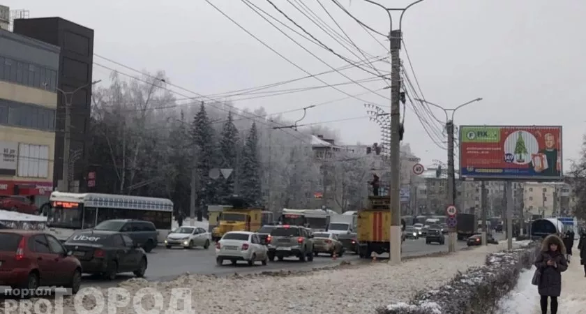 Фото к статье: В Чебоксарах из-за обрыва проводов остановились троллейбусы