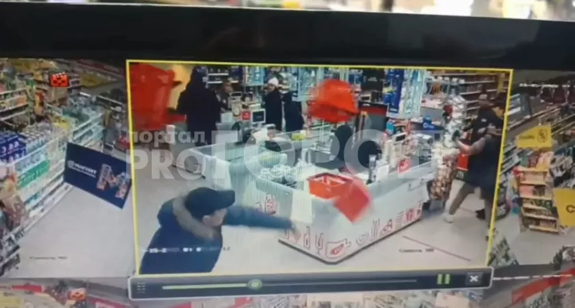 Фото к статье: Чебоксарец по кличке Фунтик ходит по магазинам и держит в страхе продавцов