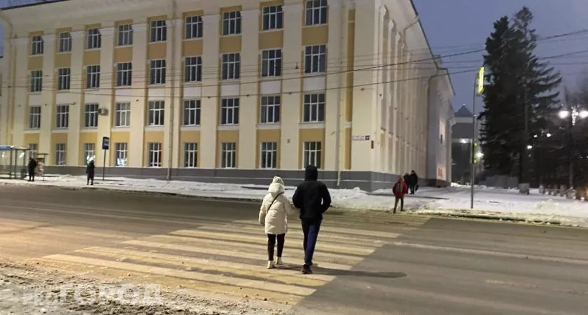 Фото к статье: Полис ОМС превратится в штрихкод, а госорганы станут ближе к народу