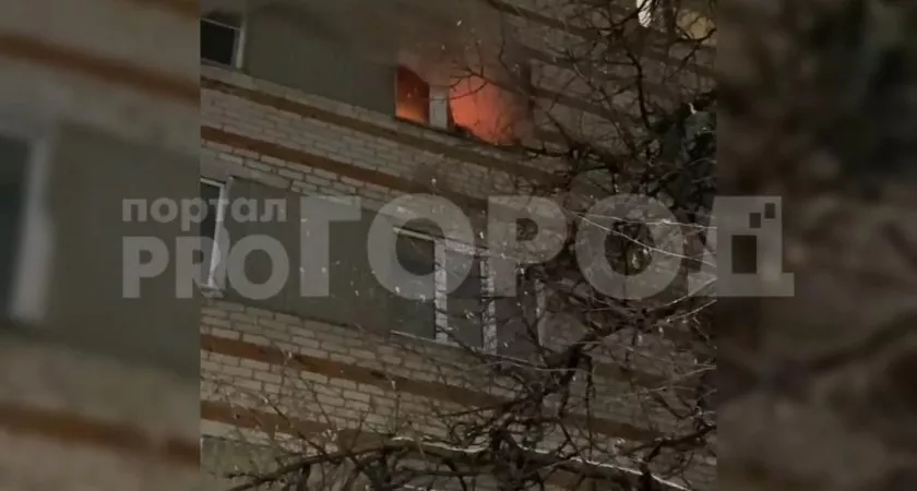 Фото к статье: В новочебоксарском общежитии загорелась комната: "Жили мать и сын, кто погиб - неизвестно"