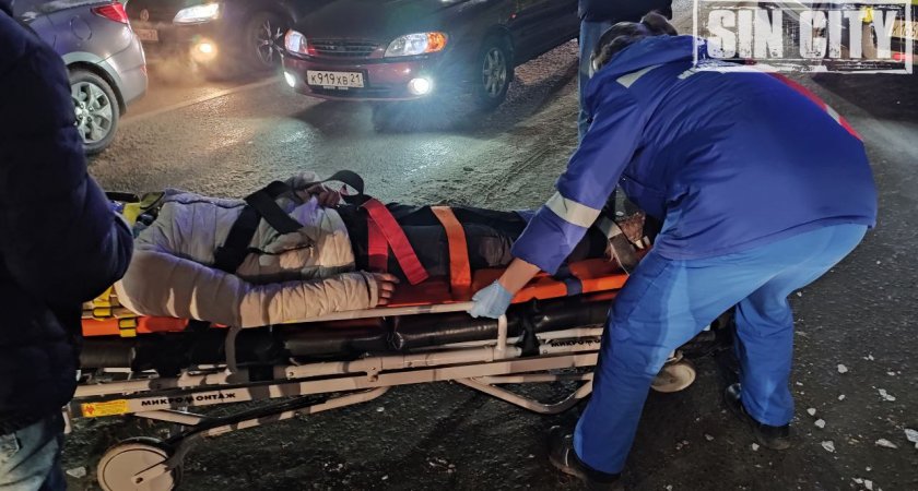 В Чебоксарах около отеля "Россия" иномарка сбила ребенка