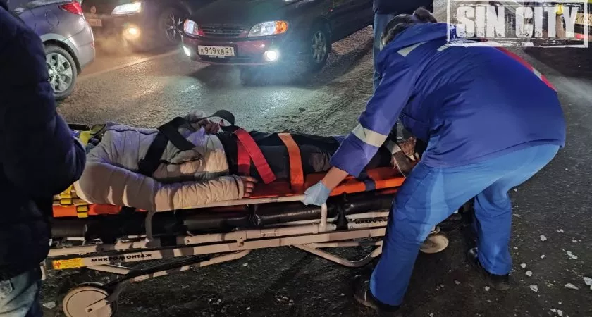 Фото к статье: В Чебоксарах около отеля "Россия" иномарка сбила ребенка