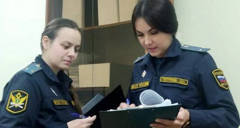 Фото к статье: Житель Чувашии испугался потери дома с бассейном и отдал деньги приставам