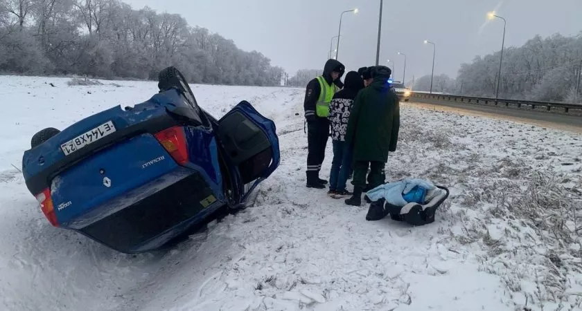 Фото к статье: В Чувашии машина с 5-месячным пассажиром вылетела в кювет