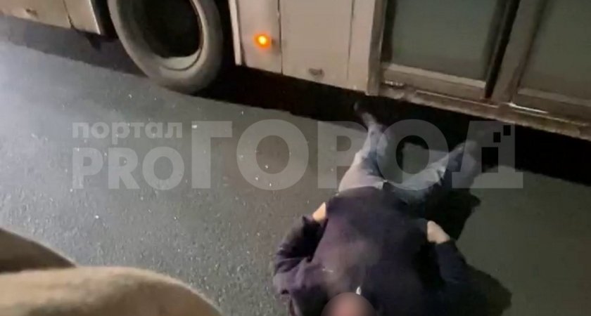 В Чебоксарах автобус сбил человека: "Дышал, скорее всего, будет жить"