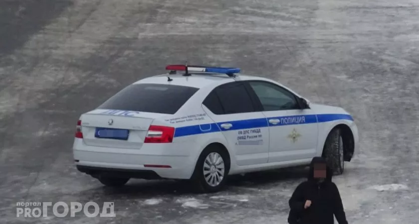 Фото к статье: Инспектор регистрационного пункта "М7" Чебоксар помог продать чужую машину и брал взятки
