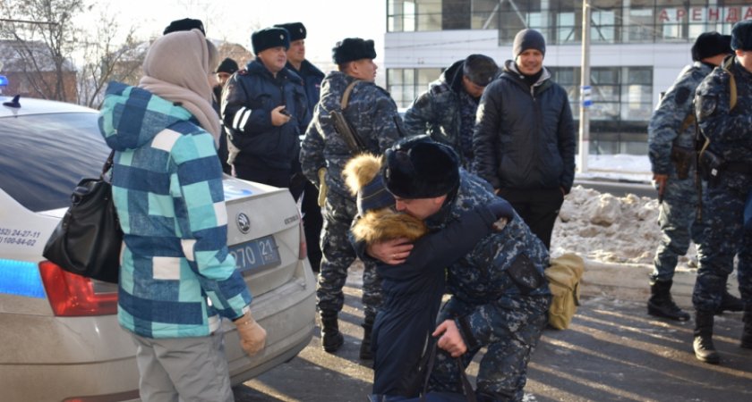 Полицейских, вернувшихся с Кавказа, наградили в Чувашии