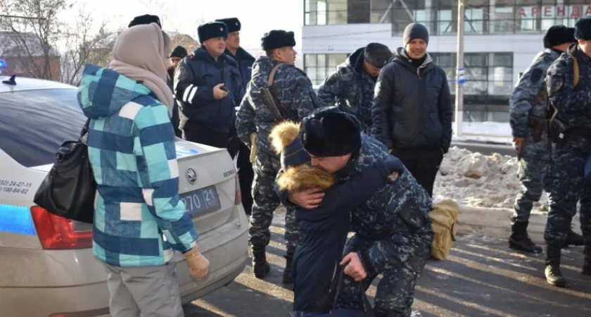 Фото к статье: Полицейских, вернувшихся с Кавказа, наградили в Чувашии
