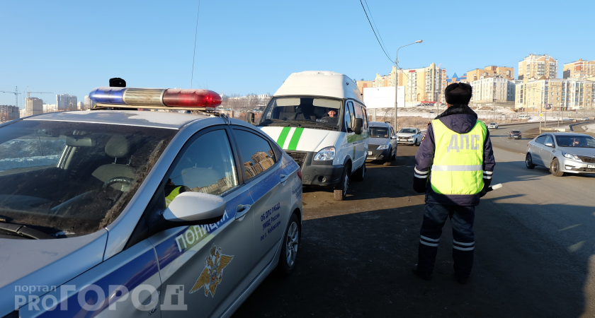 Судебные приставы догнали нетрезвого водителя в Ядрине и передали его сотрудникам ГИБДД