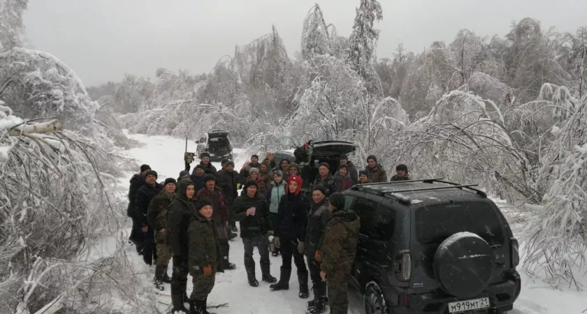 Фото к статье: Жители Краснооктябрьского сельского поселения своими силами убрали последствия непогоды