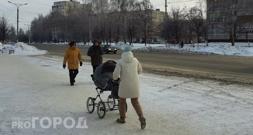 Фото к статье: Путин пообещал увеличить пособие беременным женщинам
