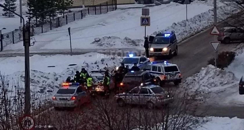 Фото к статье: В Новочебоксарске BMW пытался уйти от шести экипажей полиции