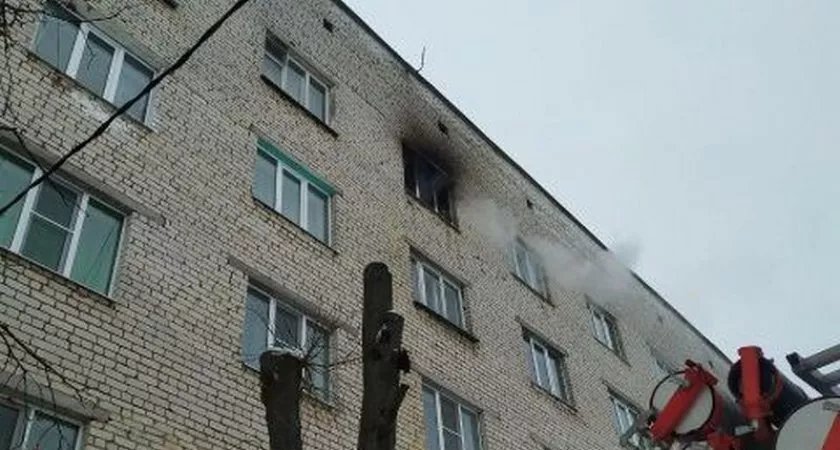 Фото к статье: В Кугесях после пожара в общежитии нашли тело погибшего