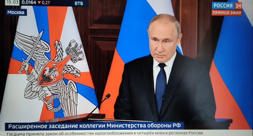 Путин в прямом эфире выступает по военной обороне страны