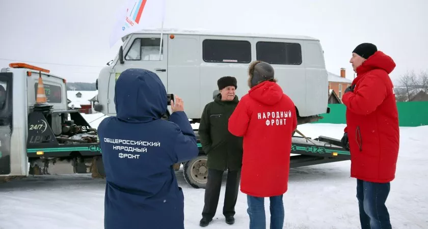 Фото к статье: Житель Козловки купил новый уазик и отдал его для мобилизованных на СВО