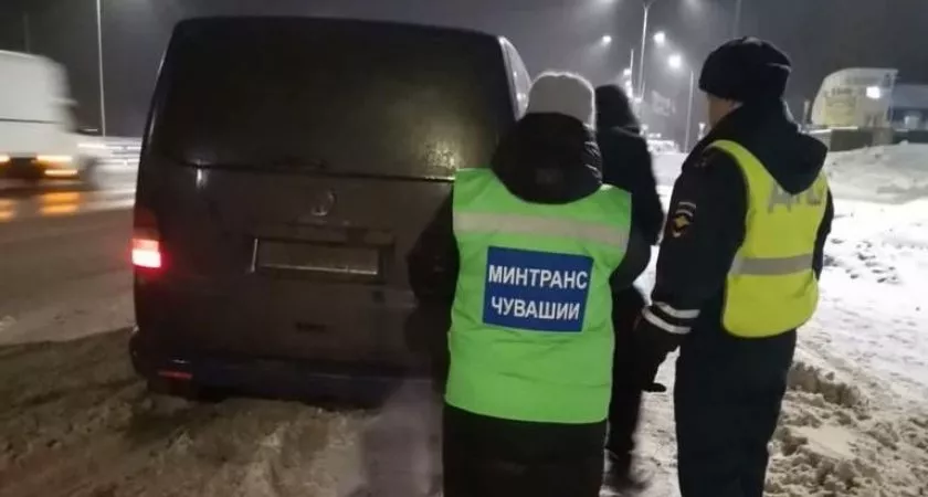 Фото к статье: В Чувашии отлавливают водителей, которые нелегально перевозят людей