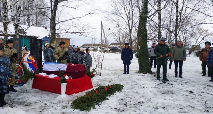В Чувашии провели торжественную церемонию захоронения останков бойца Красной Армии