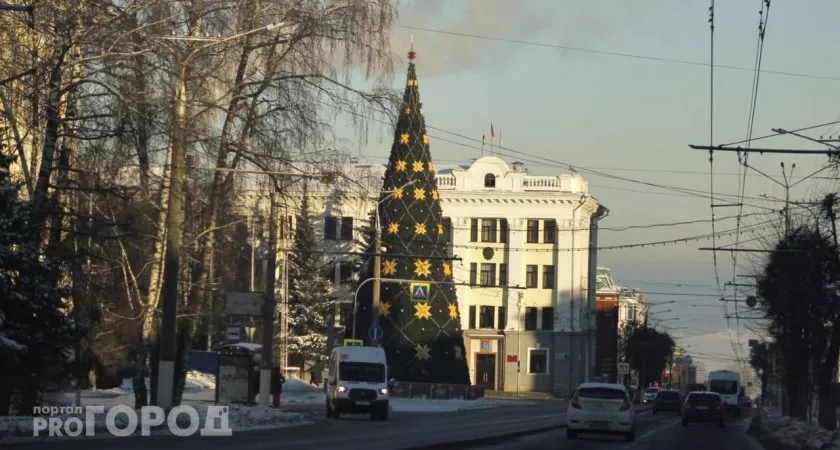 Фото к статье: Сегодня троллейбусы и автобусы будут ездить до следующего года