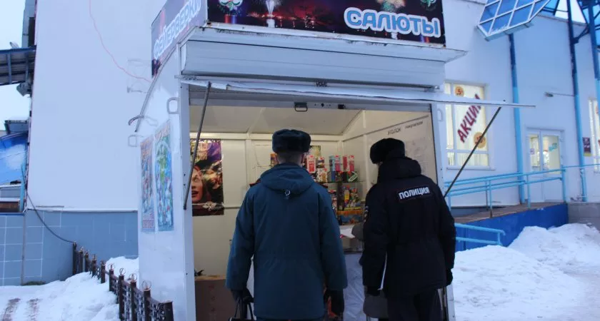 Фото к статье: В Чебоксарах наказали семерых нелегальных торговцев фейерверками