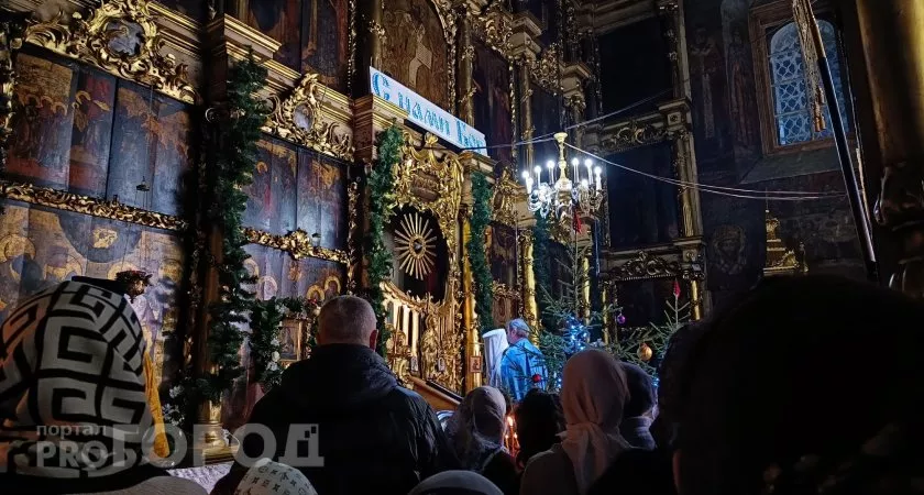 Фото к статье: Как проходит служба на Рождество в чебоксарском соборе