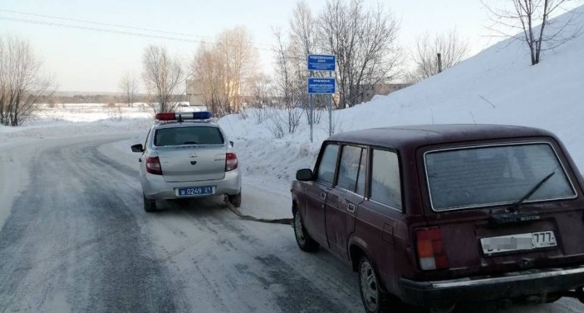 Почти в 30-градусный мороз у семьи с ребенком заглохла машина в промзоне Новочебоксарска