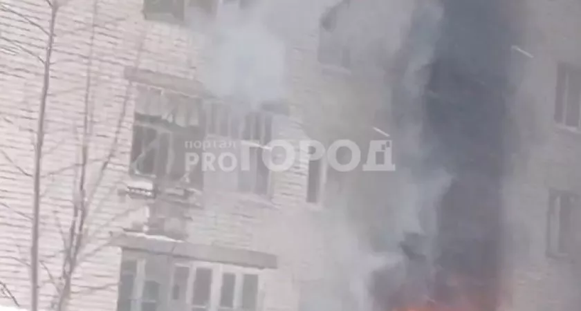 Фото к статье: В Чувашии назвали предварительную причину пожара в общежитии с погибшей девушкой