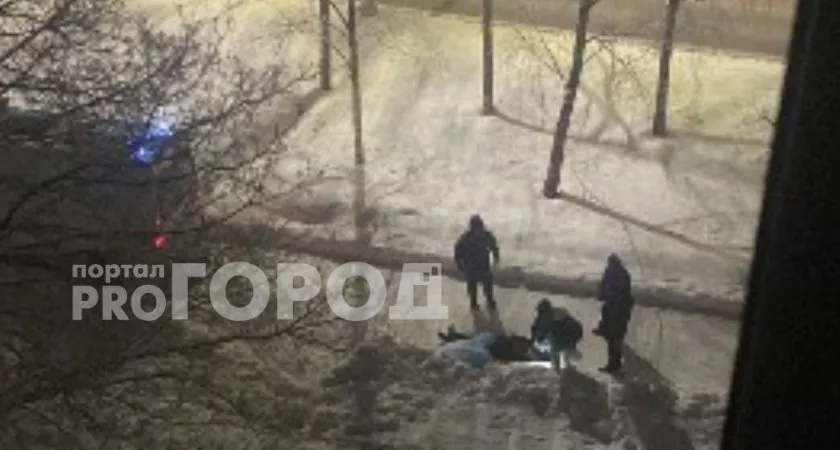 Фото к статье: В Чебоксарах посреди улицы умер человек