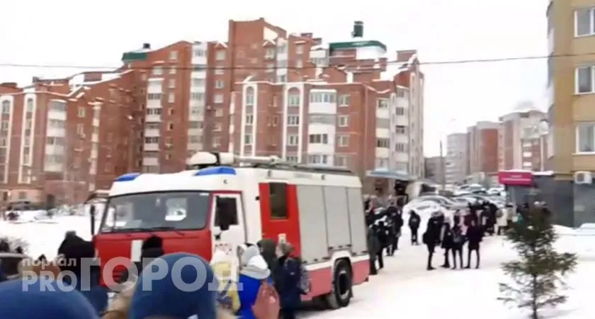 Фото к статье: В Чебоксарах из школы экстренно вывели детей