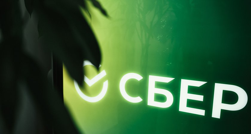 Сбербанк сообщил о снижении в 2022 г доли валютных вкладов вдвое