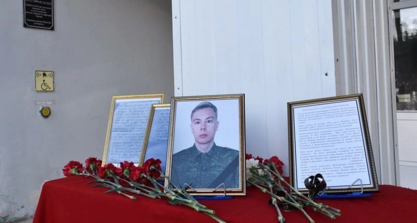 В Шумерле повесили доску в память о погибшем наводчике мотострелкового отделения