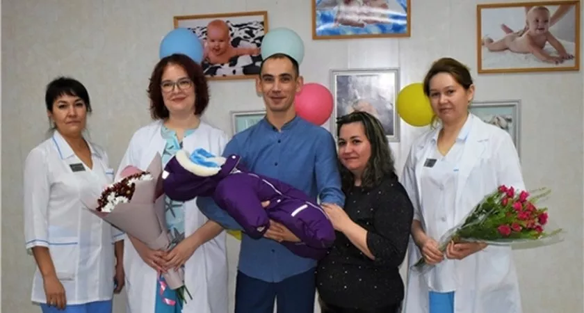 Фото к статье: Чебоксарские врачи два месяца выхаживали малышку, родившуюся с весом 890 граммов